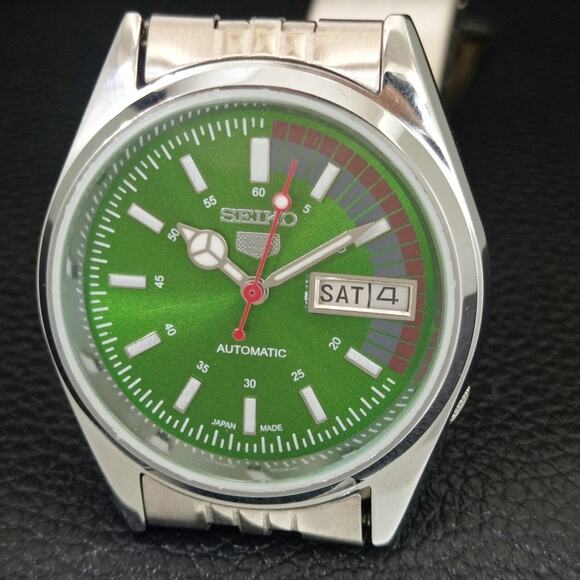 Vintage 1981 Seiko Automatic Mens Silver Watch W/daydate & Green accents - Picture 3 of 10